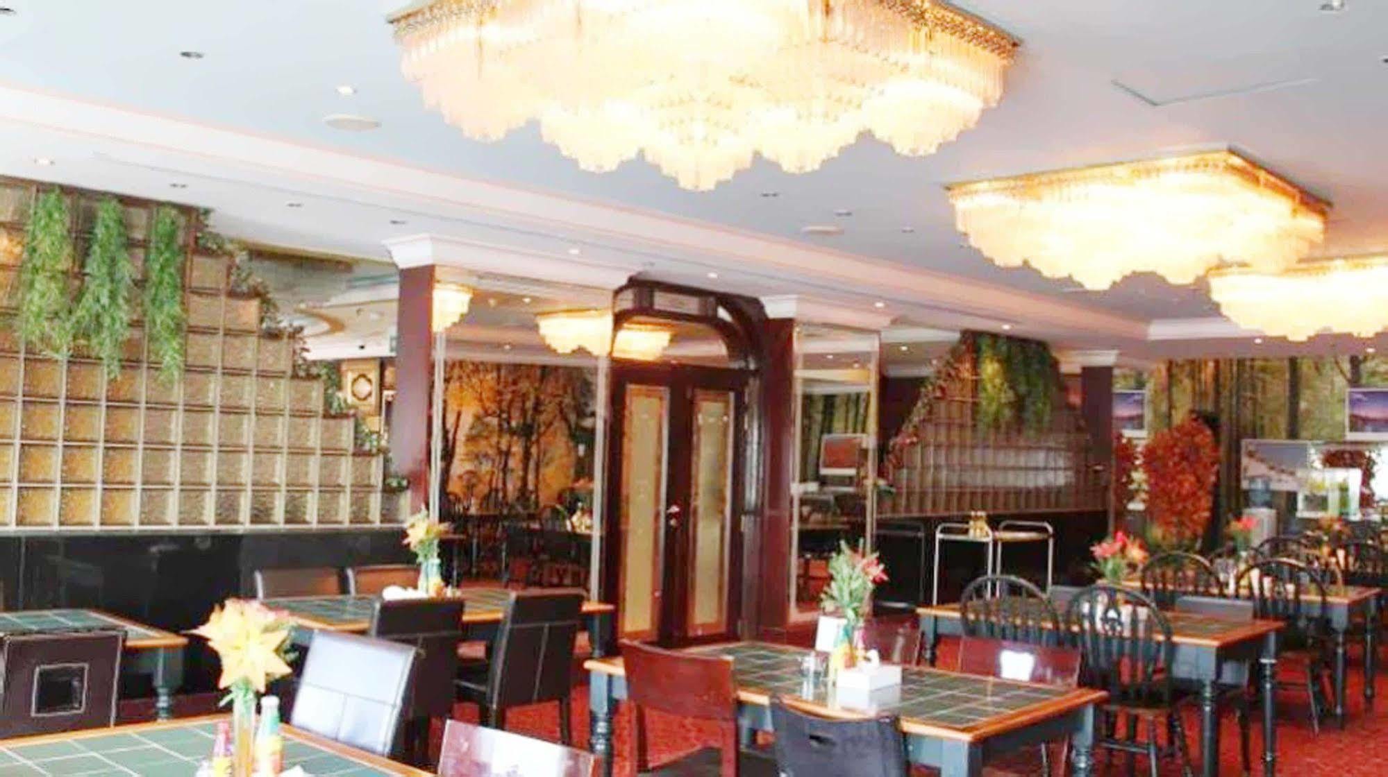 Royal Garden Hotel Dubai Exterior photo