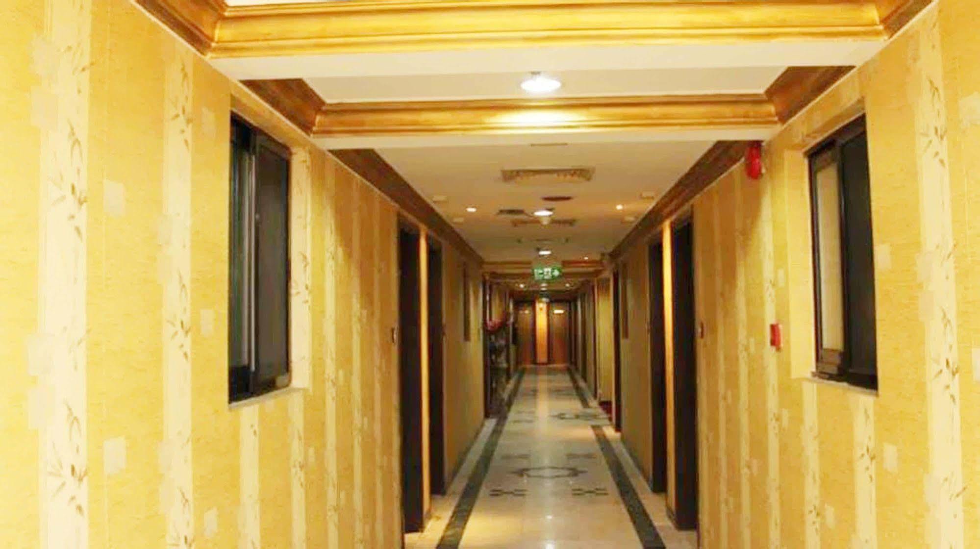 Royal Garden Hotel Dubai Exterior photo